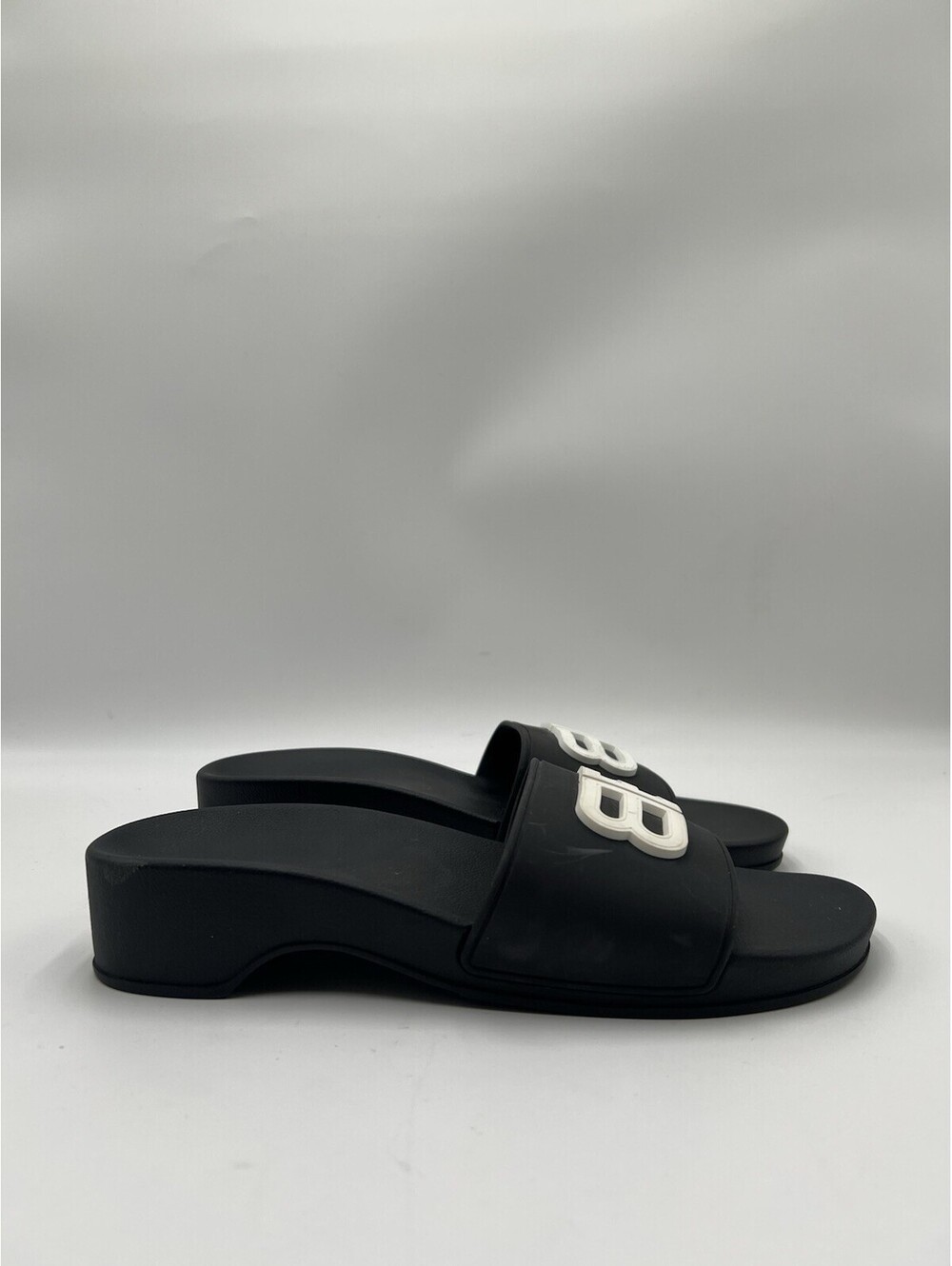 Women’s Balenciaga BB 3D Logo Pool Slide Sandals in black rubber Size 40